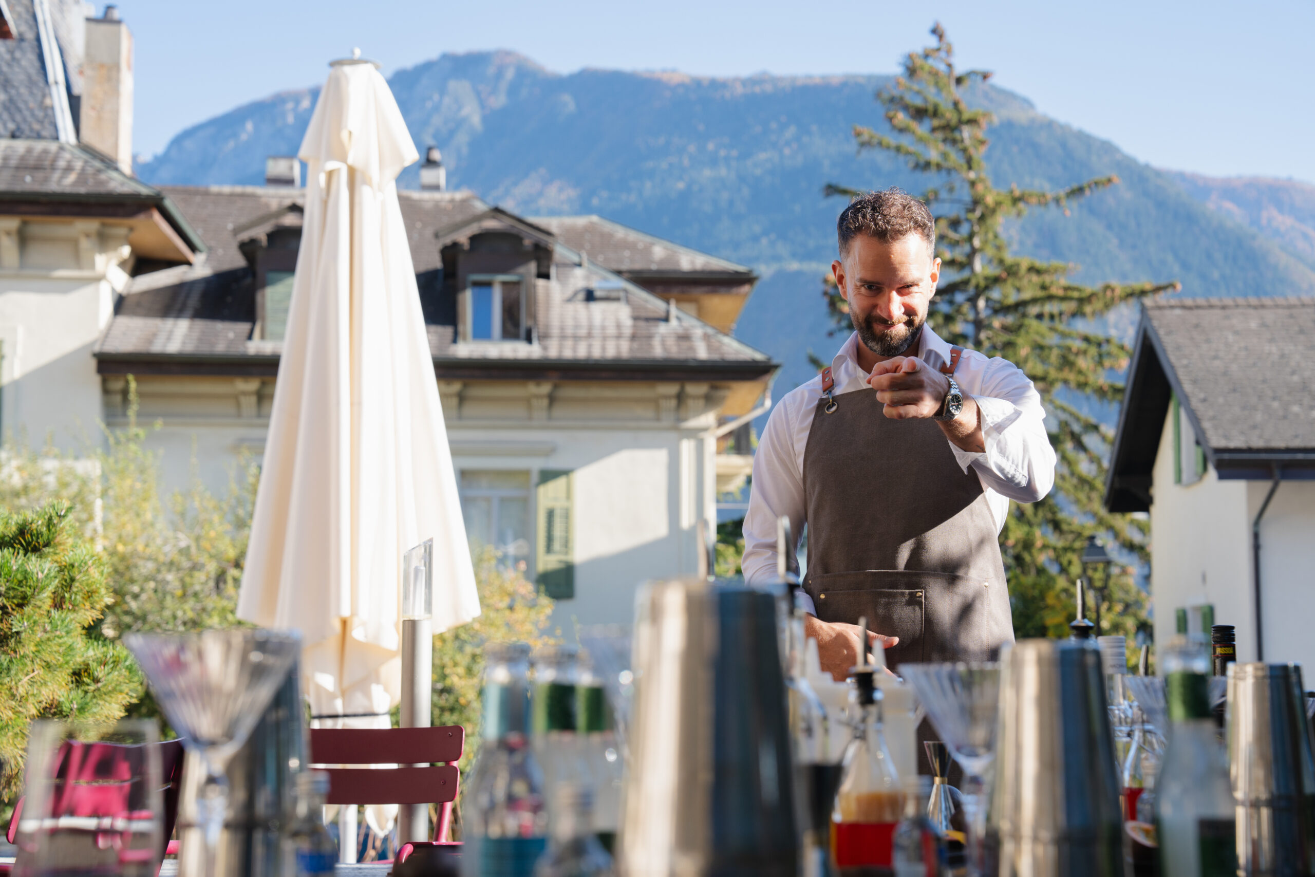 Team building original en Suisse : pourquoi choisir un atelier cocktail ?